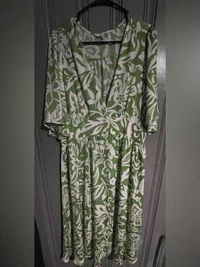 Fashion Nova Green & White Floral Maxi Dress